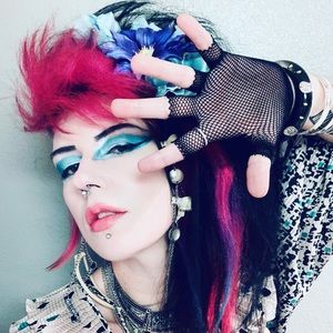 Meet your Posher, Naomi